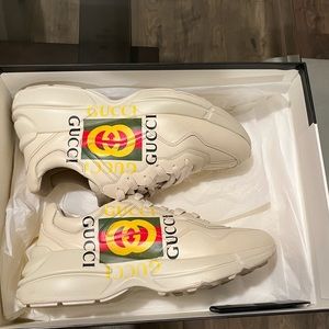 Men’s Gucci leather Ivory sneaker size 8